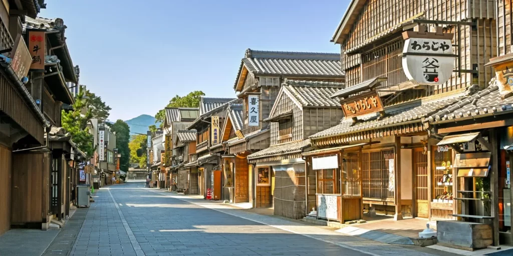 早朝のおはらい町通りの様子。昼間はとても賑やかになる