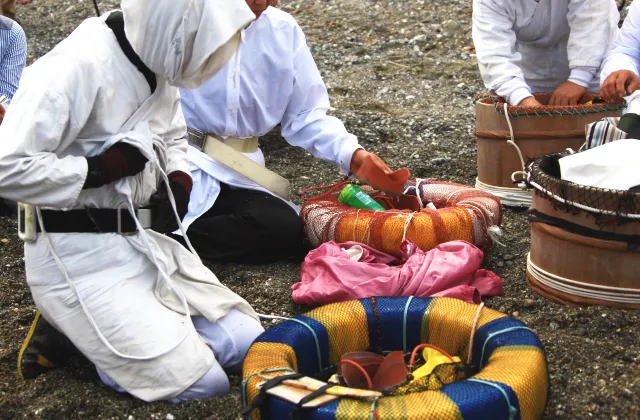 漁に出る準備をする海女さんのイメージ