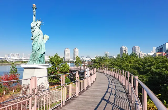 自由の女神とボードウォーク
