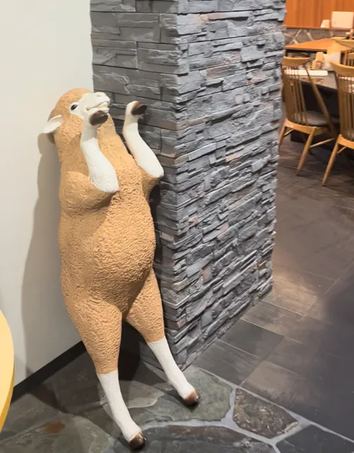 印象的なラムちゃんのオブジェ